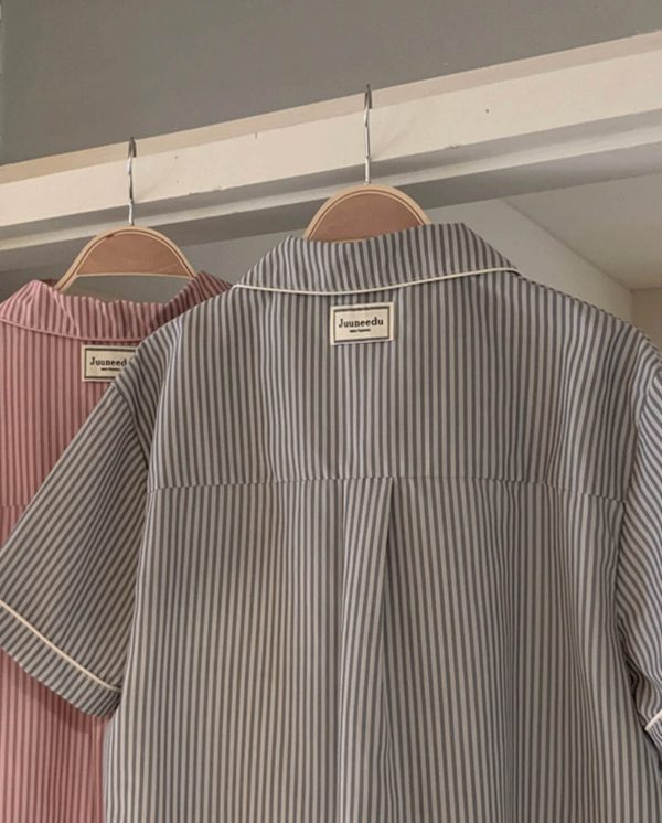 [Juuneedu] J'eu Greek Stripe Short Sleeve Pyjamas Set (2 Color)