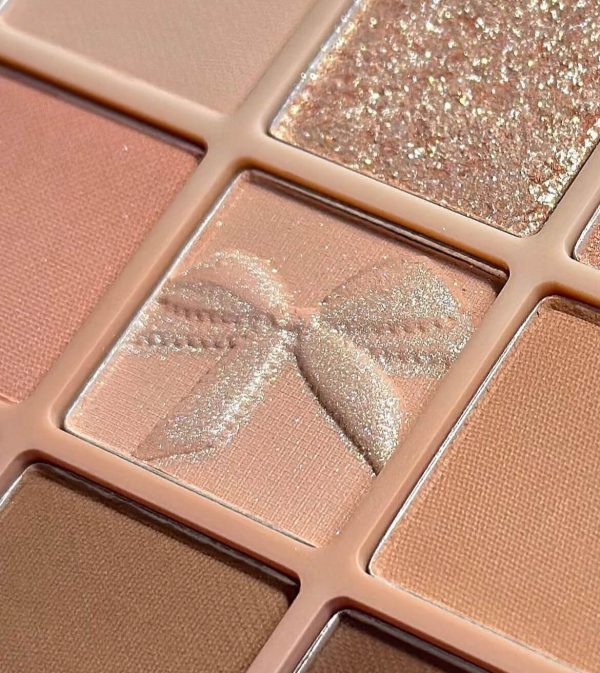 [Dasique] 24 Muted Nuts Eye Shadow Palette